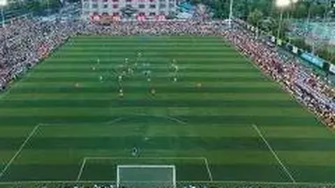 利拉德加入波特兰抗议行列，携手示威者齐声呼喊口号